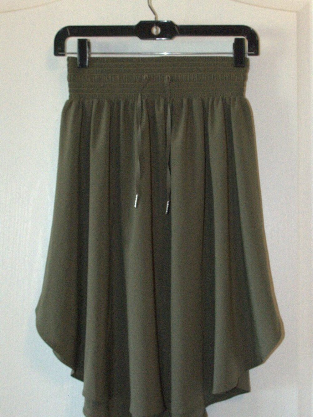 Lululemon Athletica The Everyday Skirt olive Green size 4